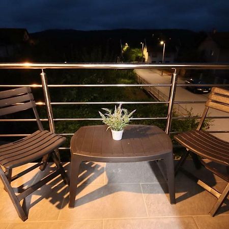 Apartman F&F Otočac Buitenkant foto