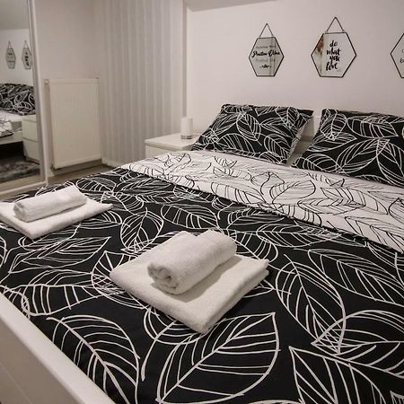 Apartman F&F Otočac Buitenkant foto