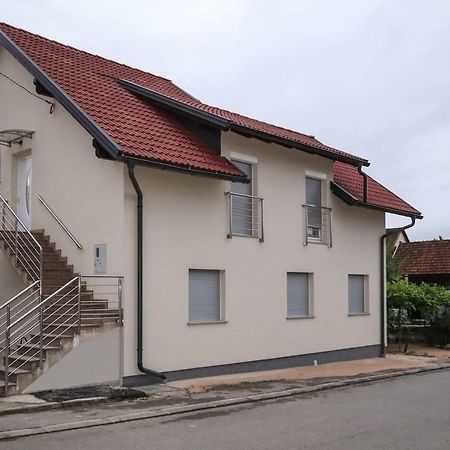 Apartman F&F Otočac Buitenkant foto