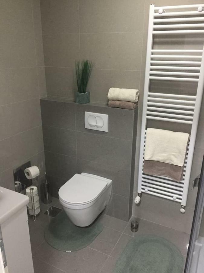 Apartman F&F Otočac Buitenkant foto