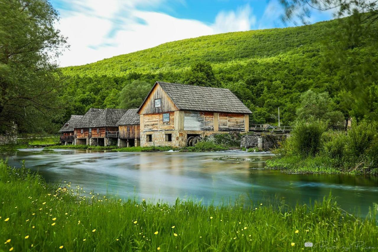 Apartman F&F Otočac Buitenkant foto