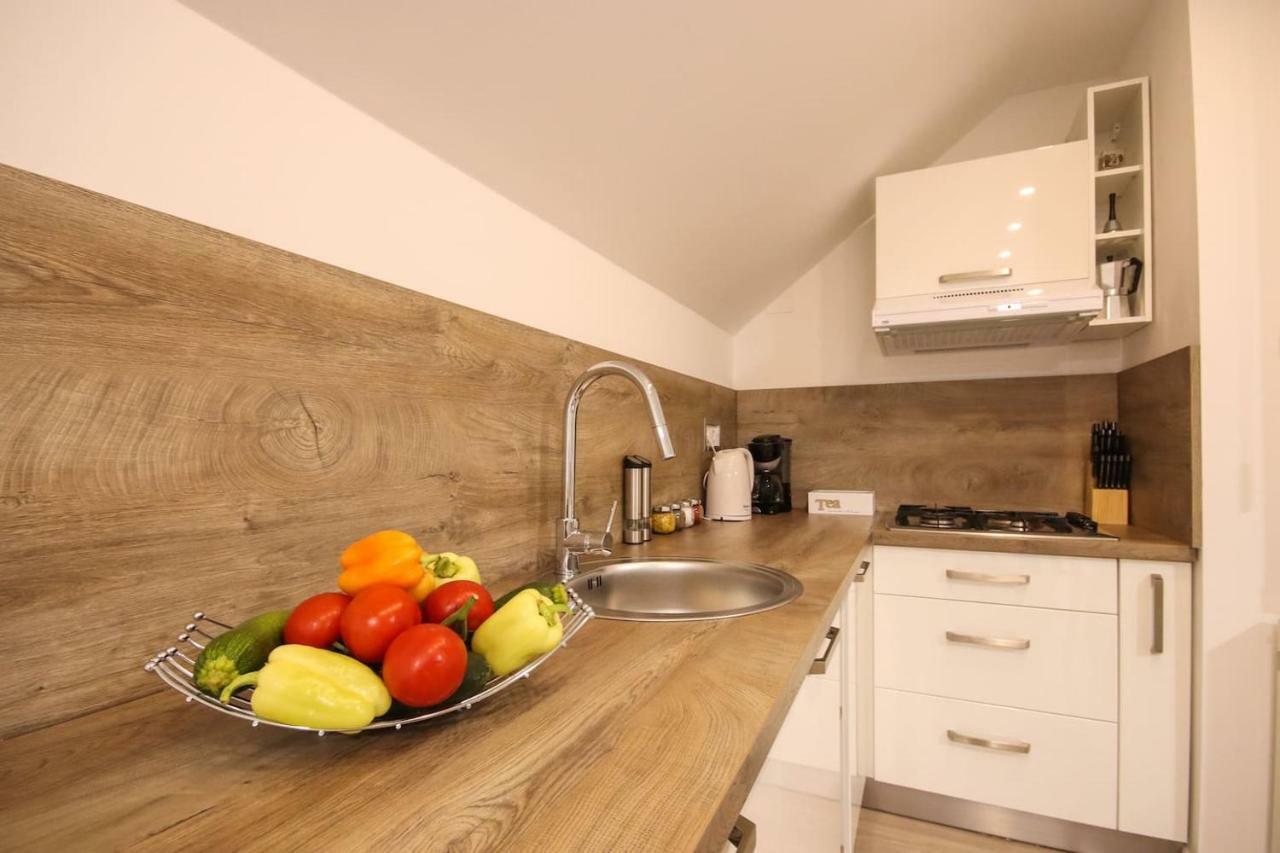 Apartman F&F Otočac Buitenkant foto