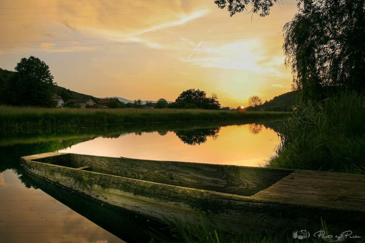 Apartman F&F Otočac Buitenkant foto