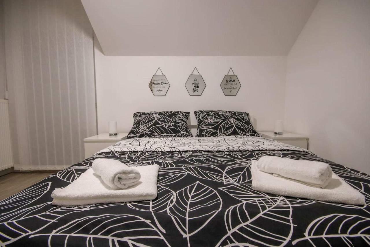 Apartman F&F Otočac Buitenkant foto