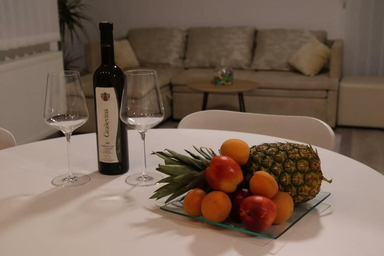 Apartman F&F Otočac Buitenkant foto