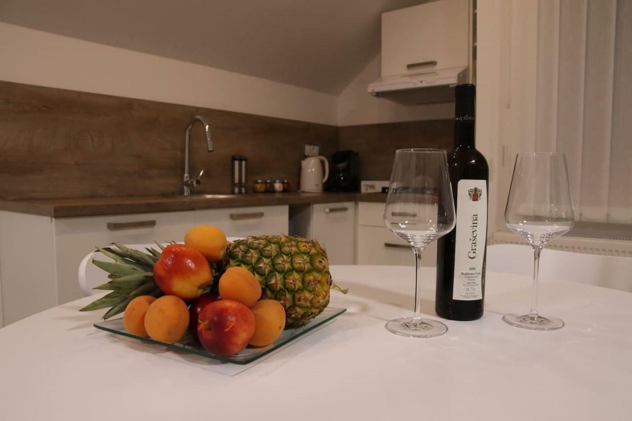 Apartman F&F Otočac Buitenkant foto
