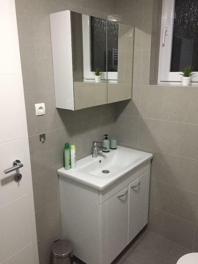 Apartman F&F Otočac Buitenkant foto