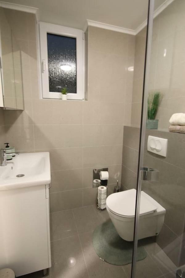 Apartman F&F Otočac Buitenkant foto