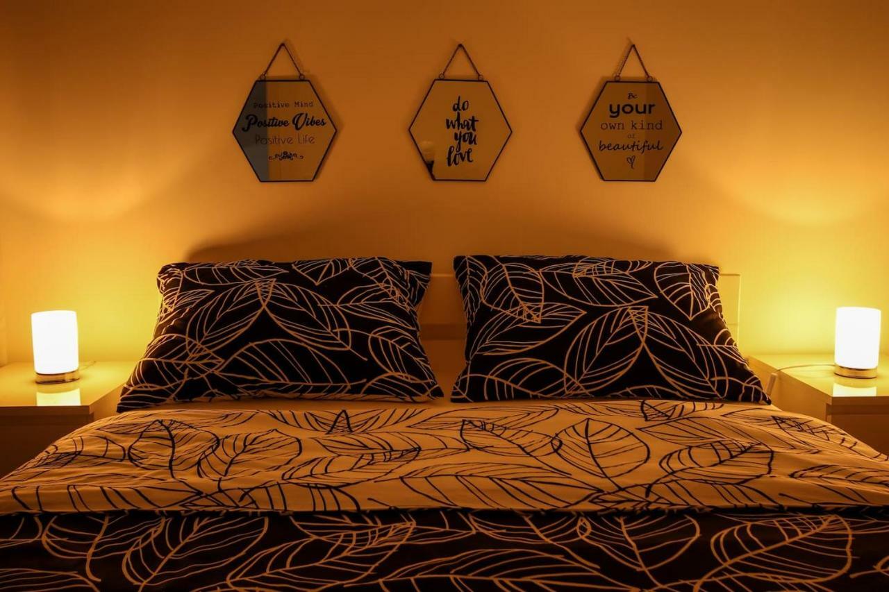 Apartman F&F Otočac Buitenkant foto